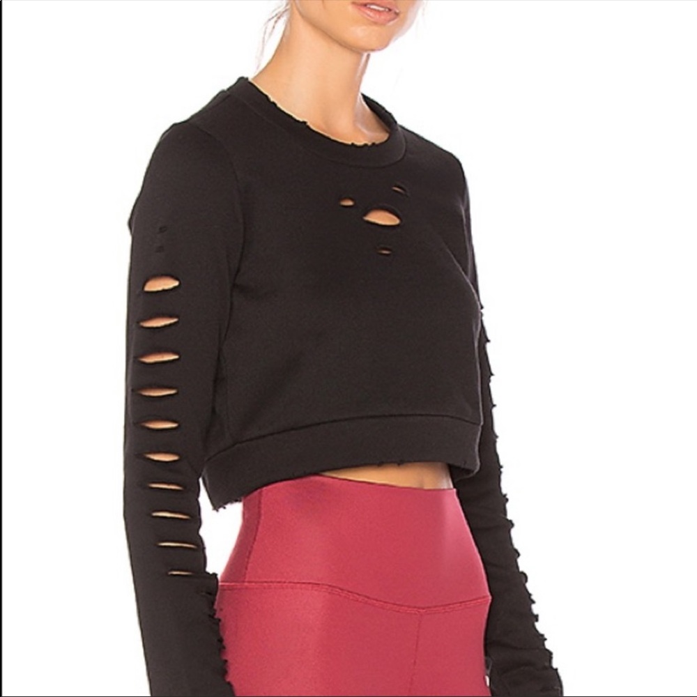 Alo ripped crop top in black. Size M